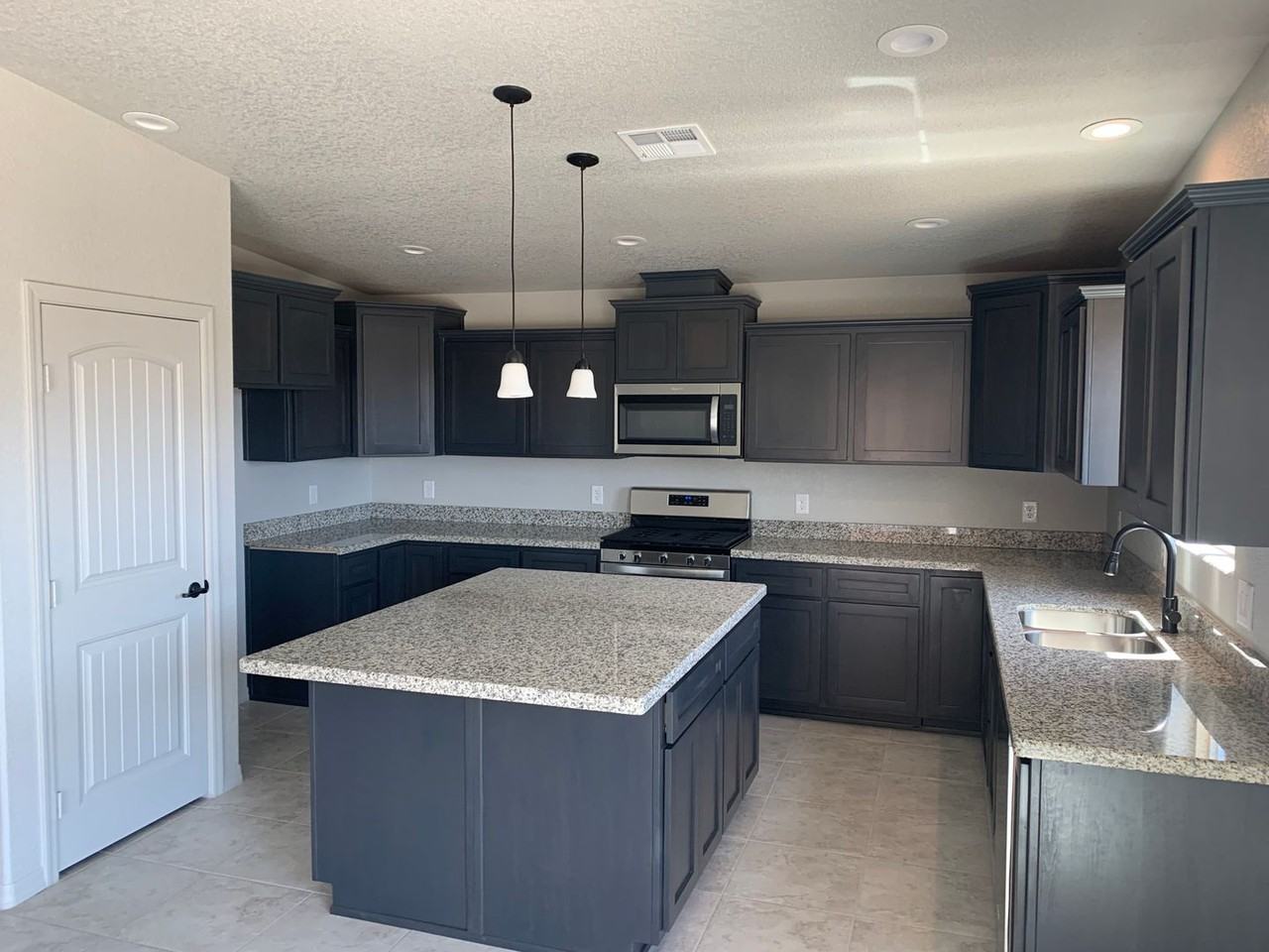 11649 E 33rd Pl - Photo 4 of 16