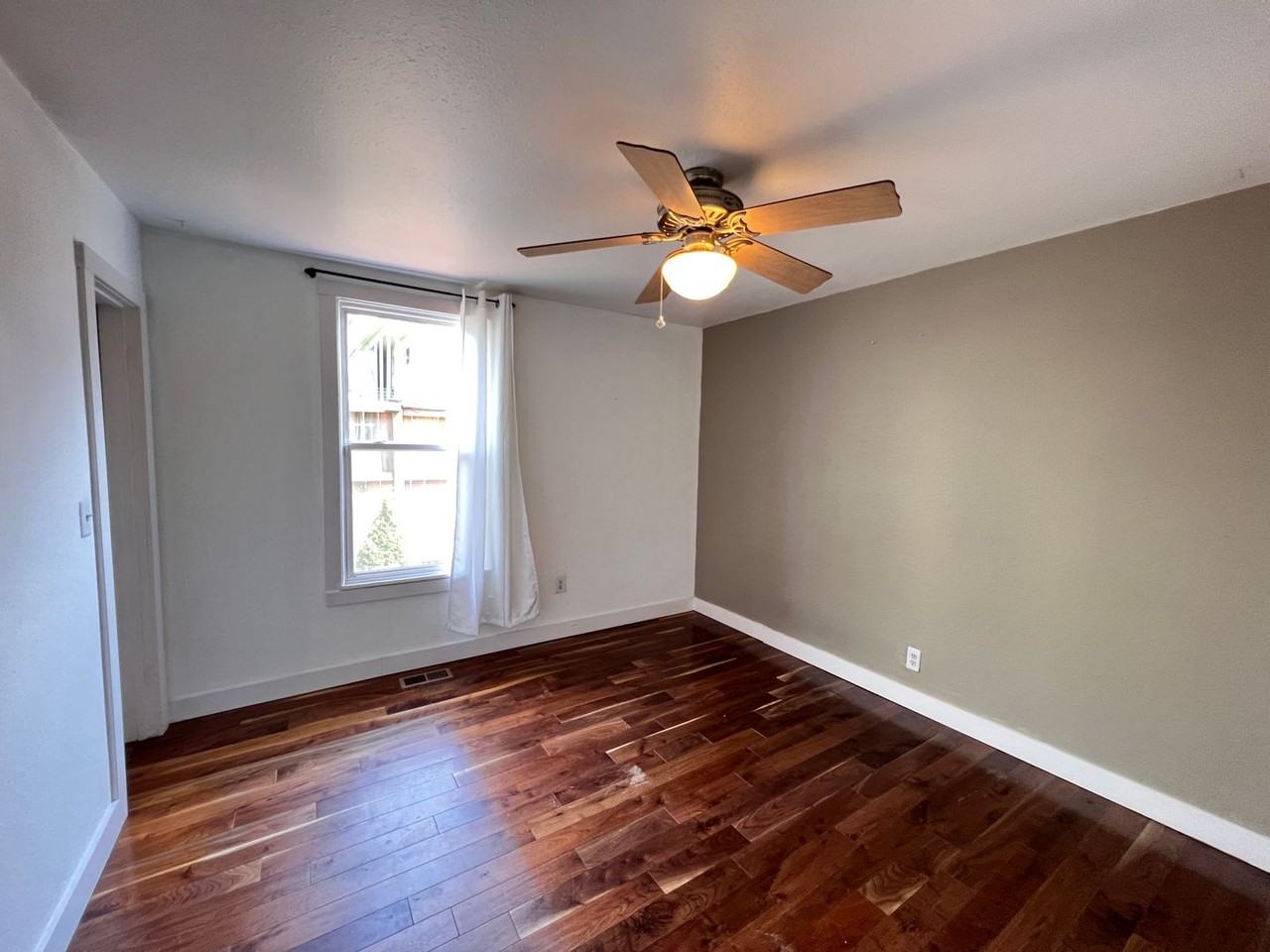 5036 25th Ave Sw - Photo 3 of 14