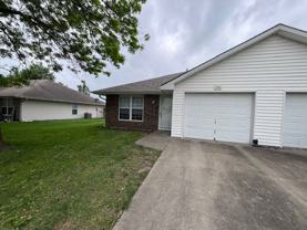 200-202 NW Parker Dr - Photo 1 of 1