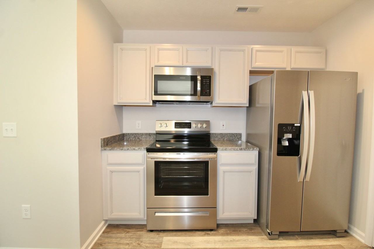 3015 Locust Grove Ct - Photo 4 of 23