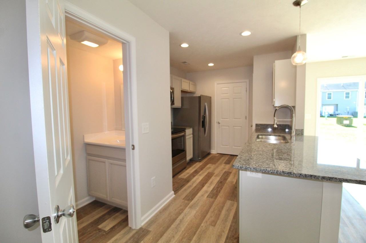 3015 Locust Grove Ct - Photo 5 of 23