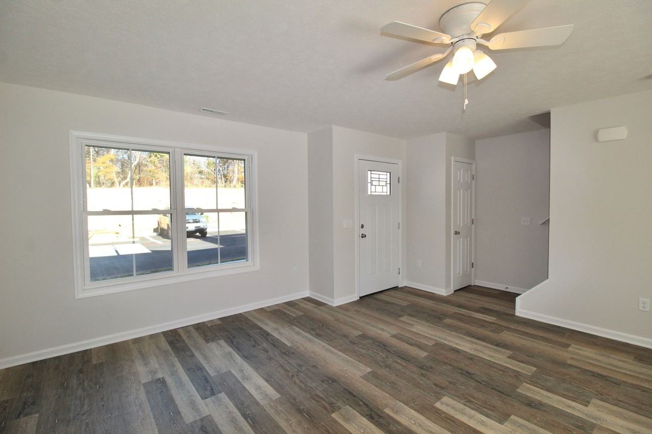 3015 Locust Grove Ct - Photo 7 of 23