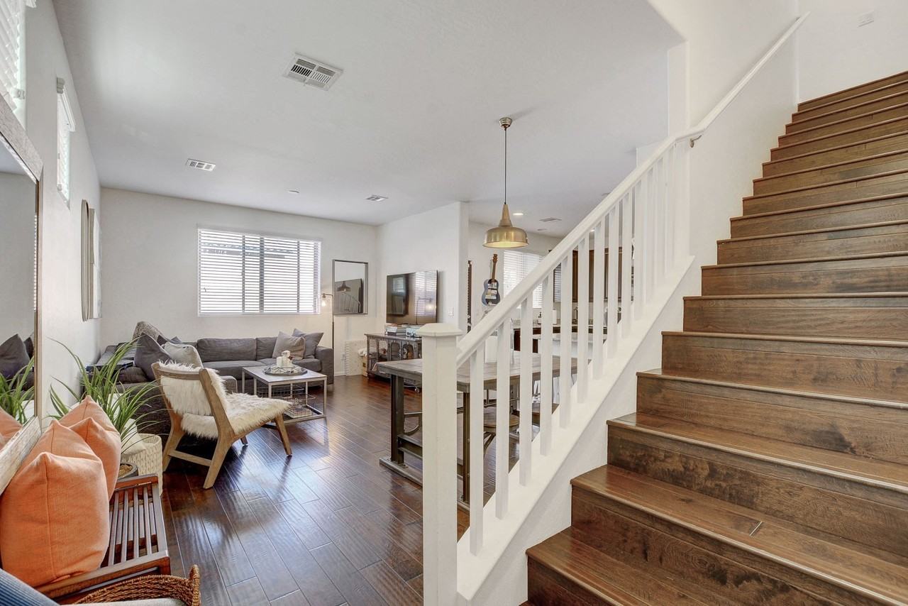 855 Cool Aquamarine St - Photo 3 of 19