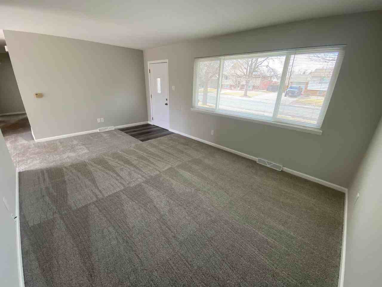 422 Salem St - Photo 3 of 29