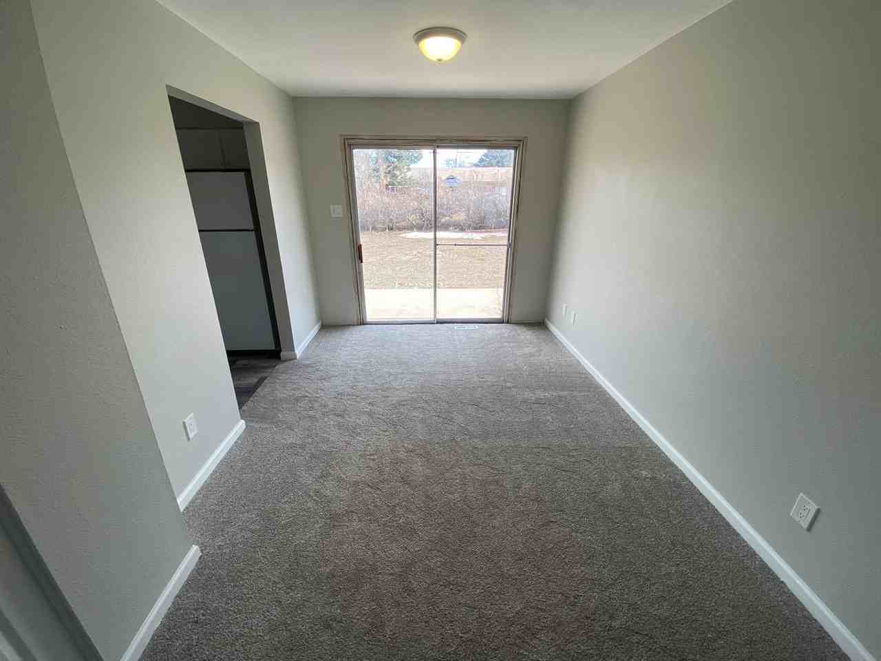 422 Salem St - Photo 4 of 29