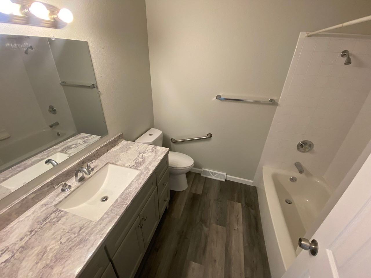 422 Salem St - Photo 5 of 29