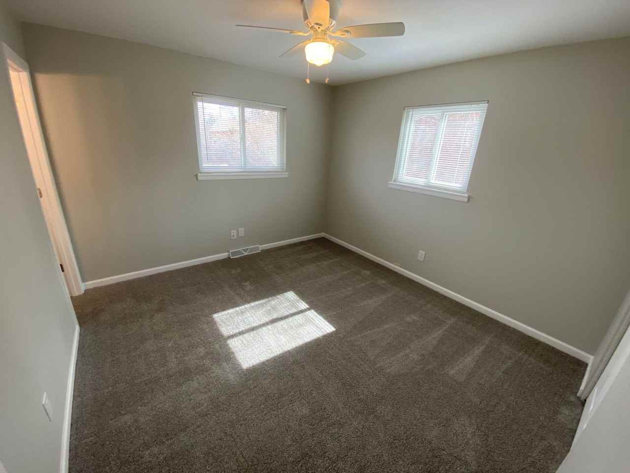 422 Salem St - Photo 6 of 29