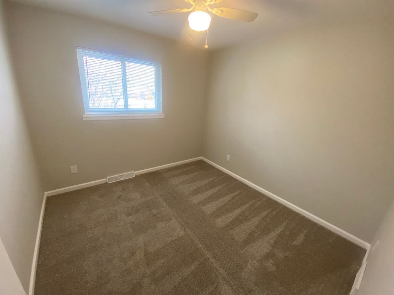 422 Salem St - Photo 7 of 29