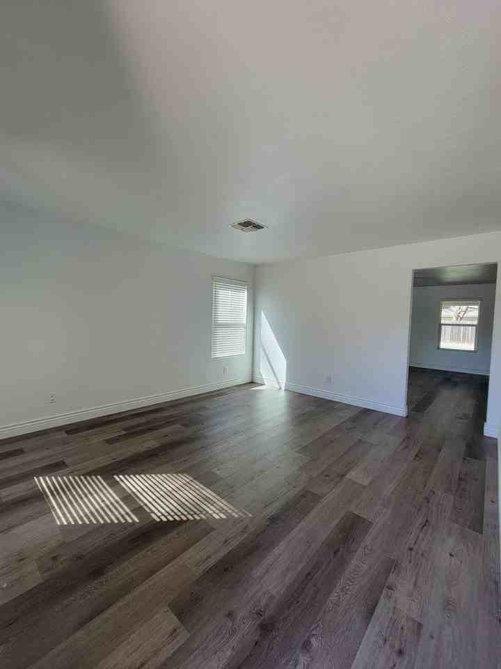 4448 W Rialto Ave - Photo 3 of 33