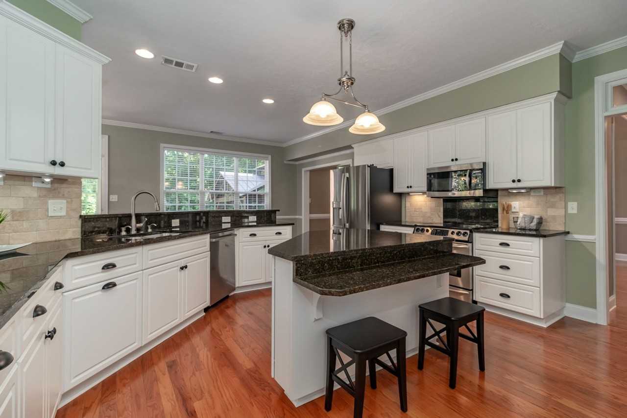 364 Barnsley Dr - Photo 4 of 39