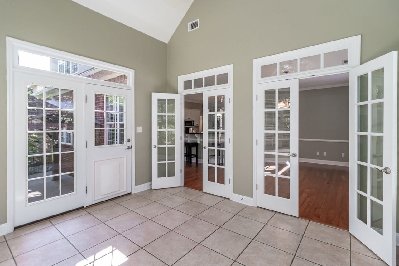 364 Barnsley Dr - Photo 7 of 39