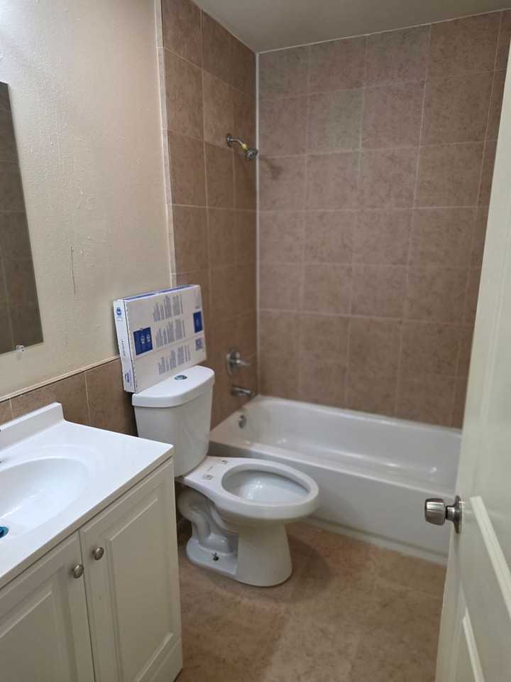 718 26th Ave E - Photo 7 of 7