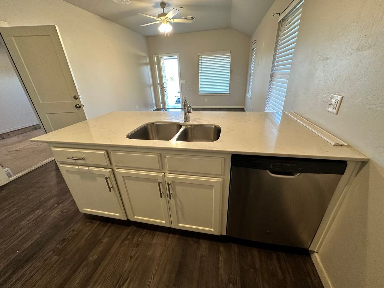 411 Summit Ridge Dr - Photo 3 of 15