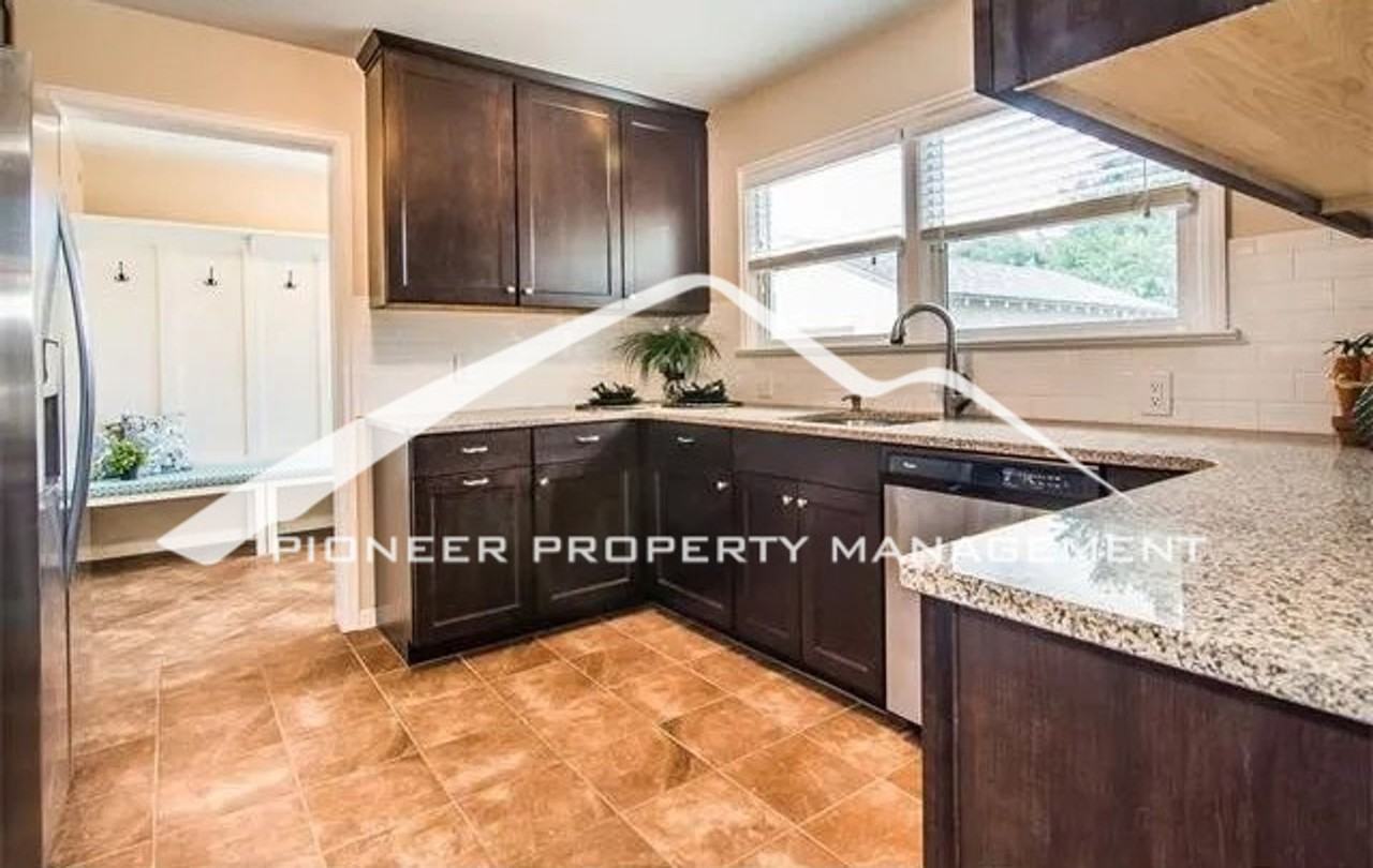 107 Beaver Ave - Photo 2 of 14