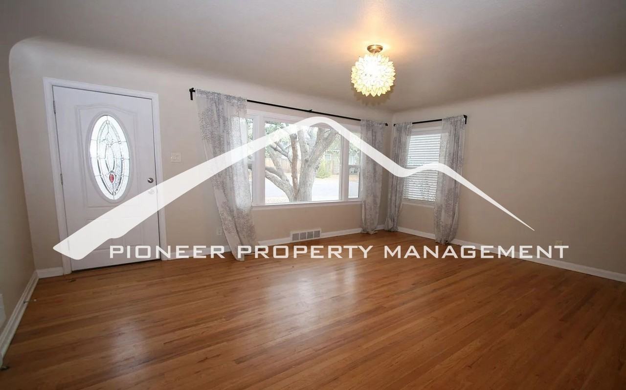 107 Beaver Ave - Photo 3 of 14