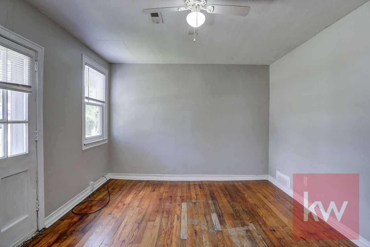 2025 Sherwood Rd - Photo 2 of 24