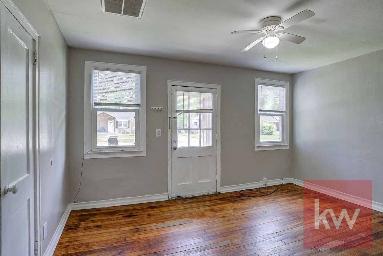 2025 Sherwood Rd - Photo 3 of 24