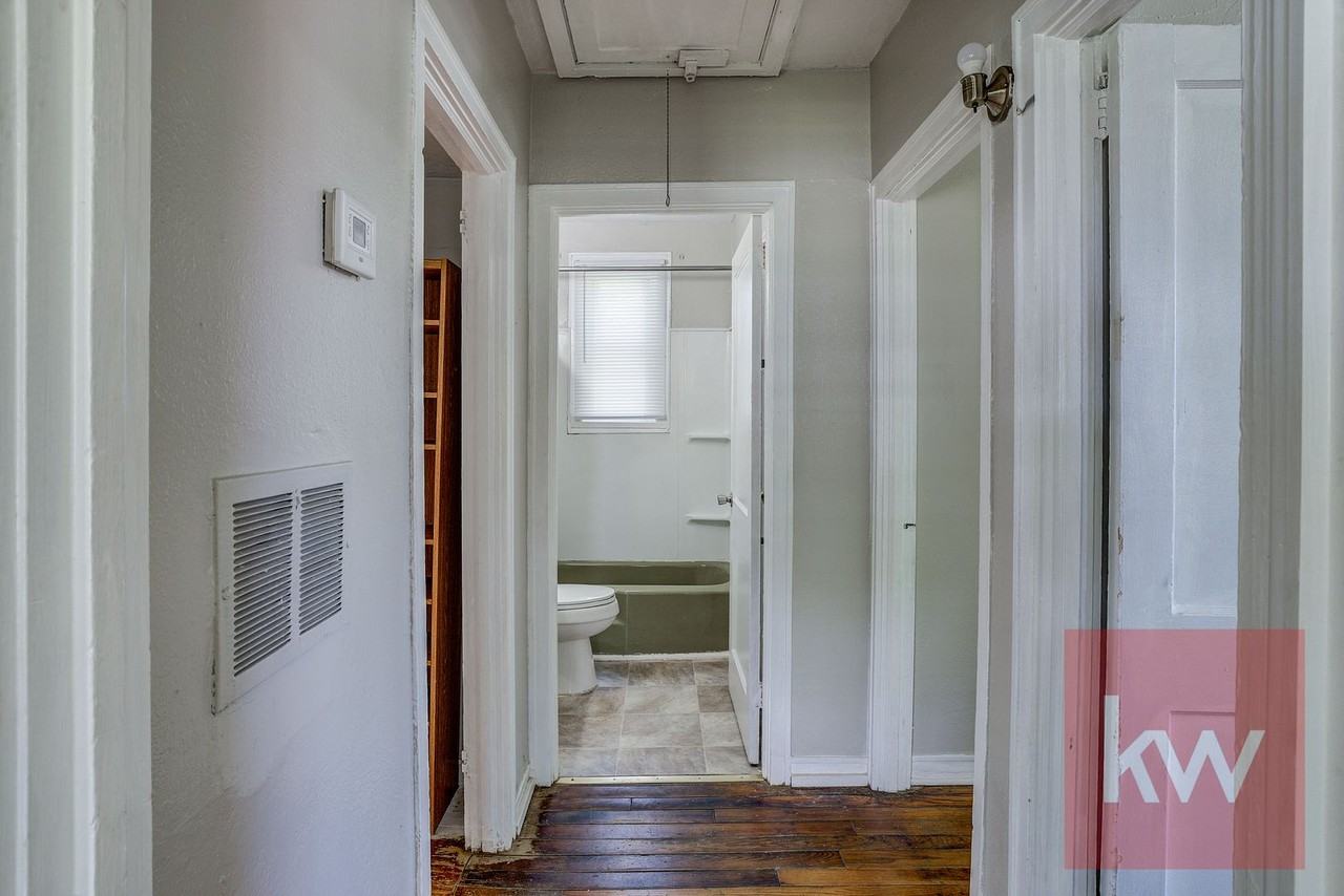 2025 Sherwood Rd - Photo 5 of 24