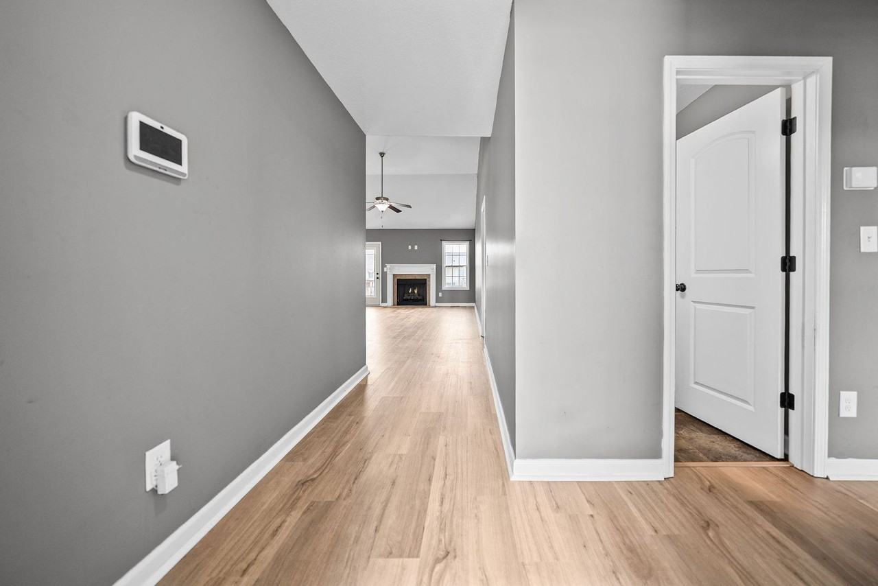 512 Falkland Cir - Photo 5 of 38