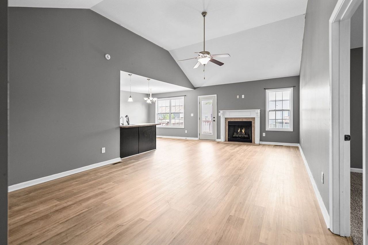 512 Falkland Cir - Photo 7 of 38