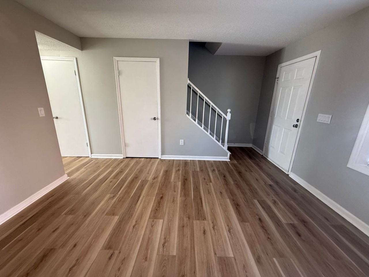 940 Glenn St - Photo 2 of 26