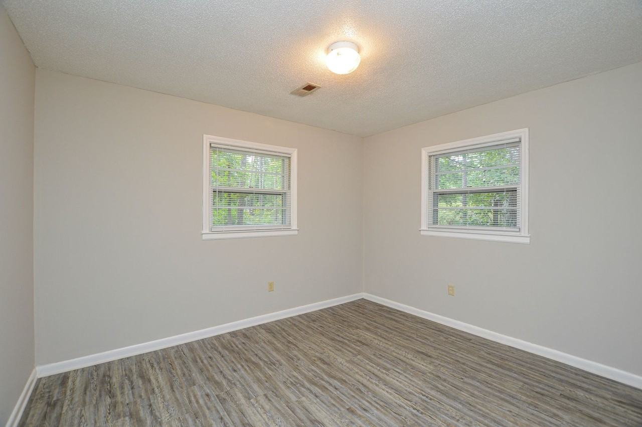 331 Friendship Dr - Photo 5 of 18