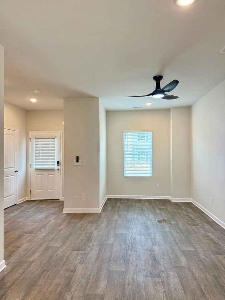 3276 Hamlet Loop - Photo 3 of 18