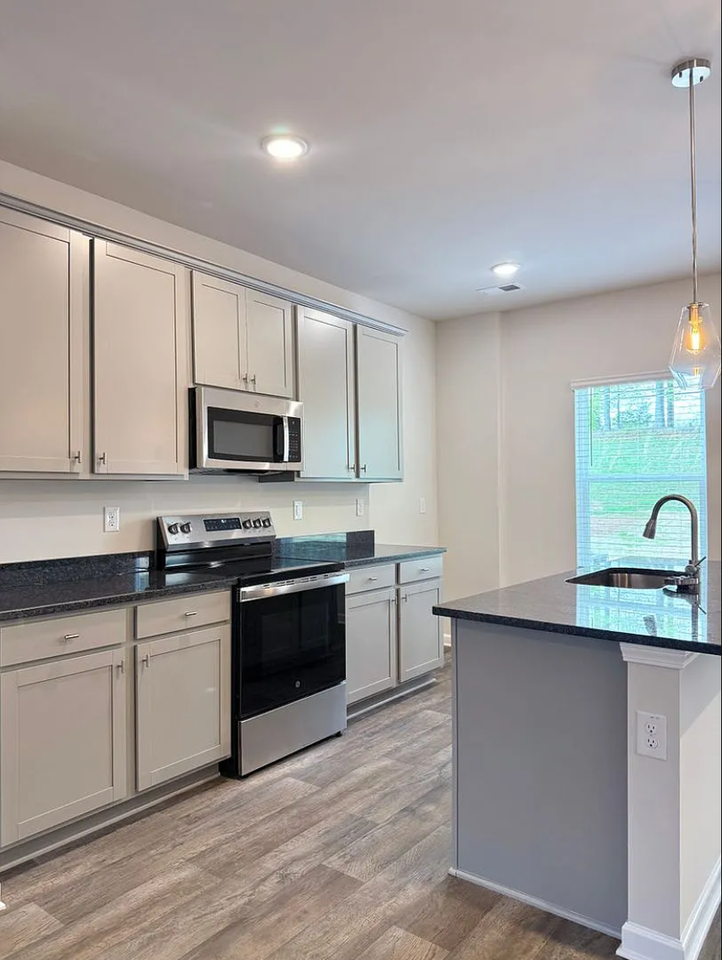 3276 Hamlet Loop - Photo 5 of 18