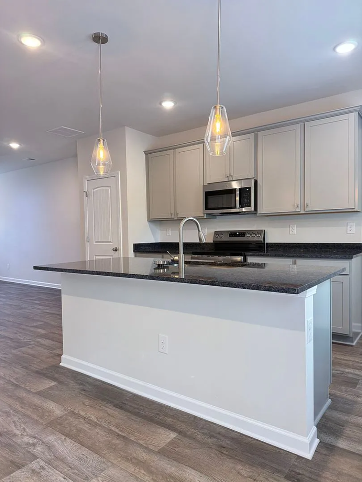 3276 Hamlet Loop - Photo 7 of 18