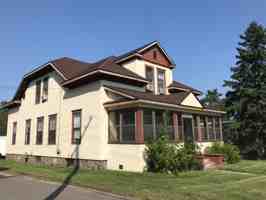 featured image of 215 N 6th St