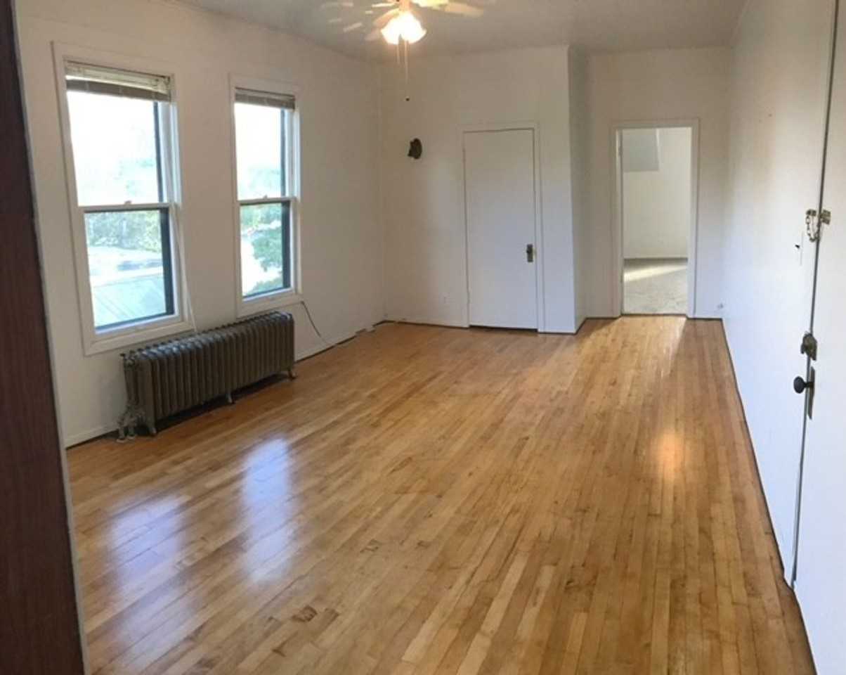 215 N 6th St - Photo 2 of 7
