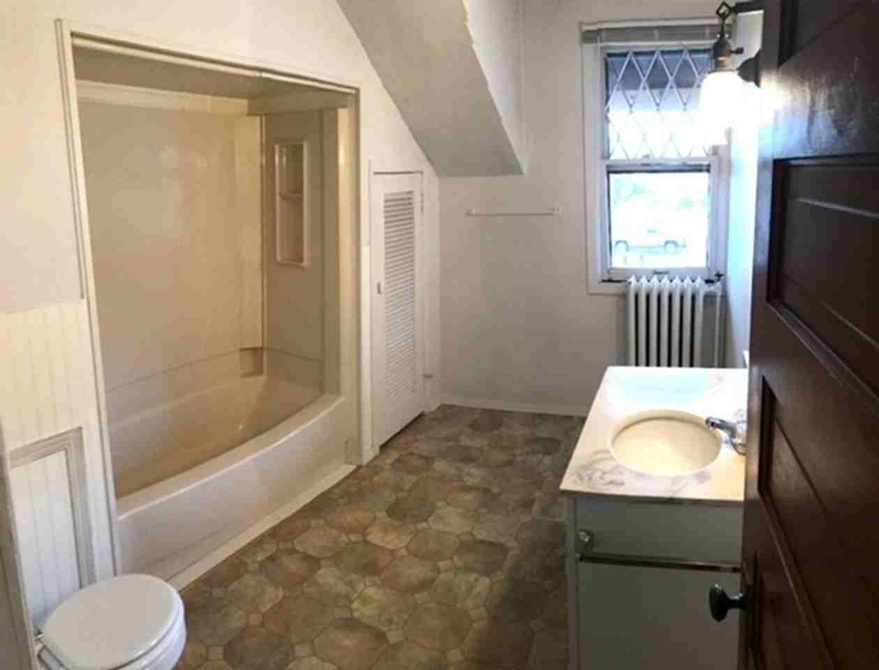 215 N 6th St - Photo 4 of 7