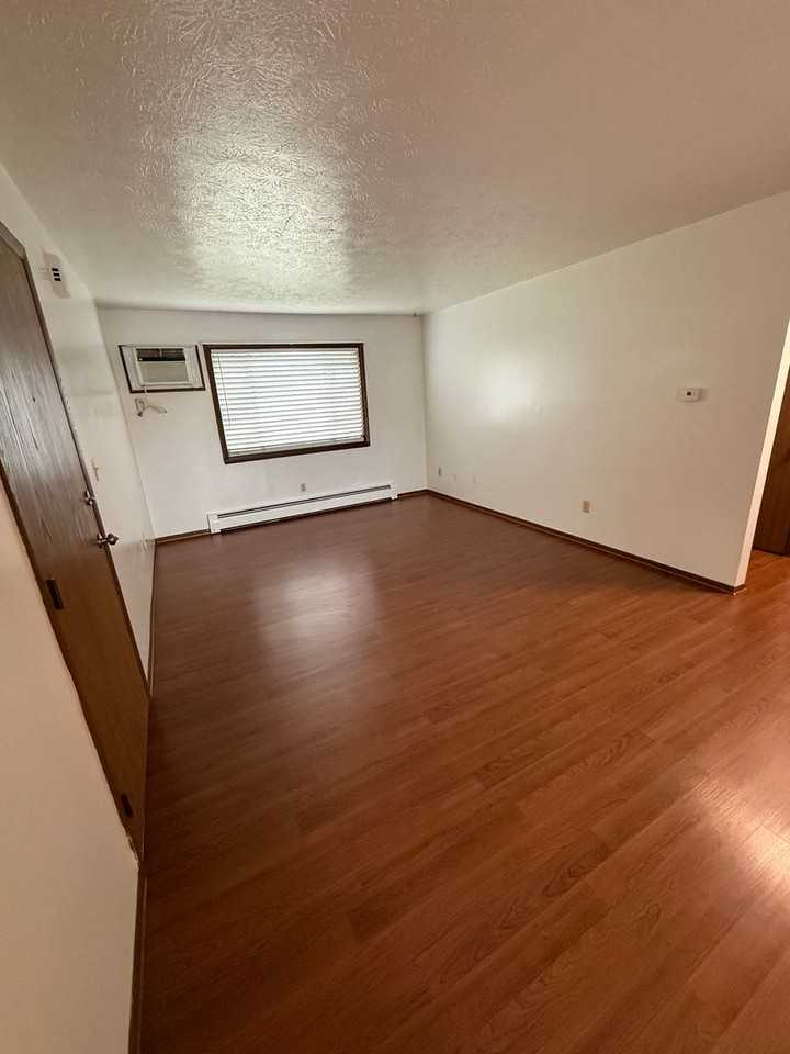 8423 Colwyn Ct - Photo 2 of 10