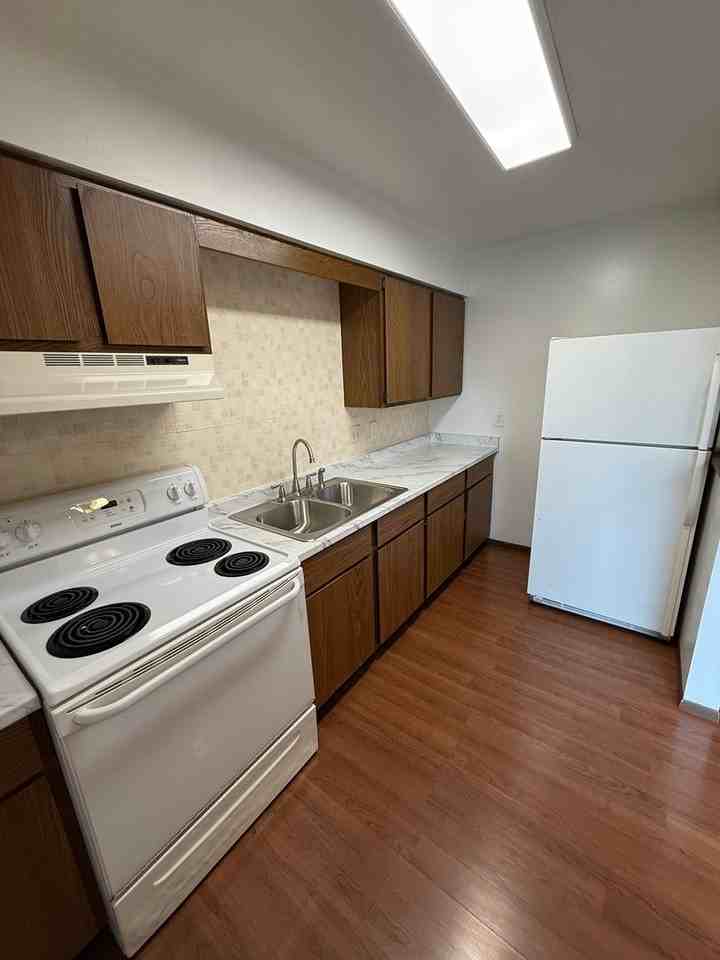 8423 Colwyn Ct - Photo 3 of 10