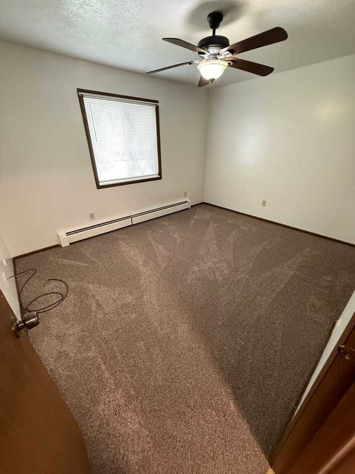 8423 Colwyn Ct - Photo 4 of 10