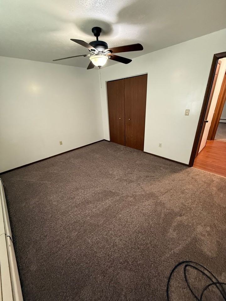 8423 Colwyn Ct - Photo 5 of 10