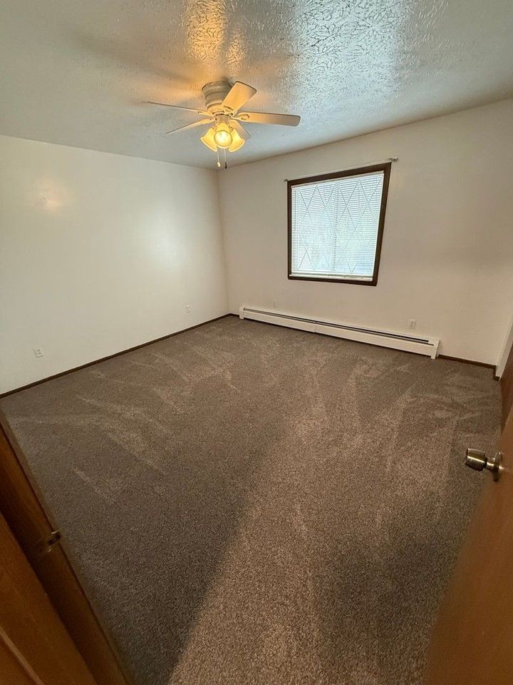 8423 Colwyn Ct - Photo 7 of 10