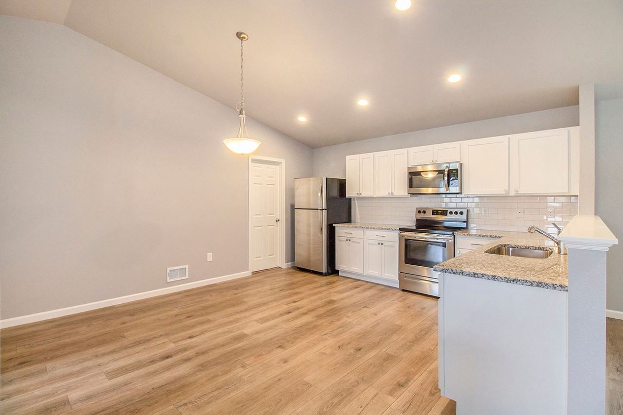 118 Iris Ct - Photo 4 of 18