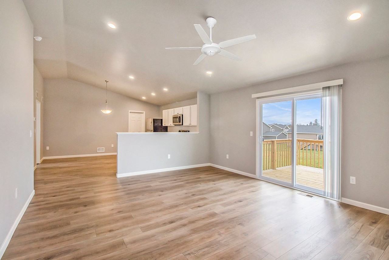 118 Iris Ct - Photo 5 of 18