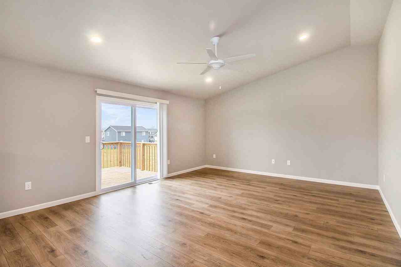 118 Iris Ct - Photo 6 of 18