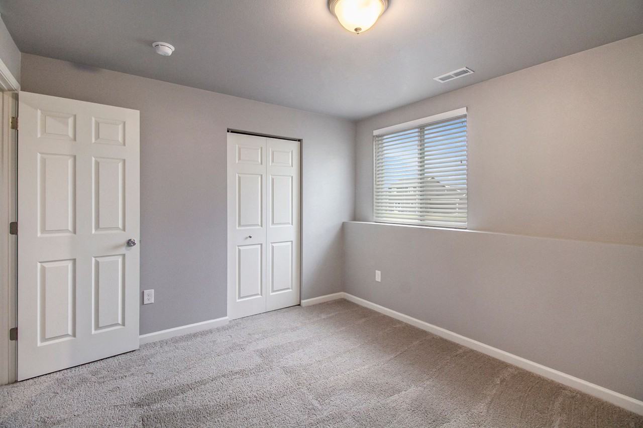 118 Iris Ct - Photo 7 of 18