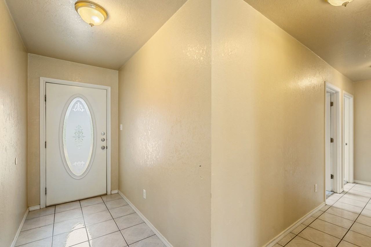 119 Encino Dr - Photo 3 of 19