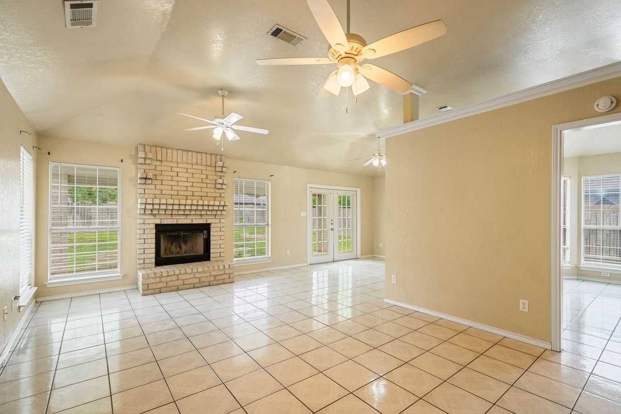 119 Encino Dr - Photo 4 of 19