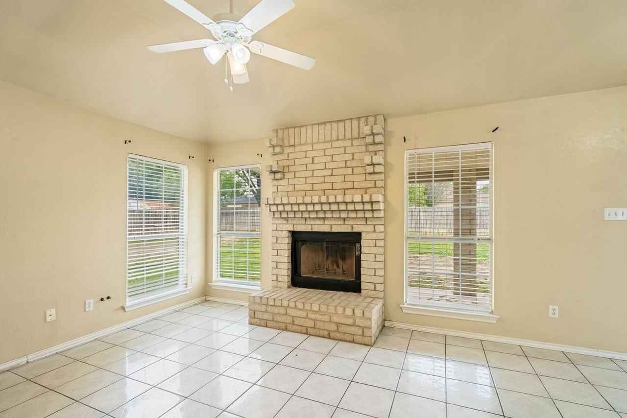 119 Encino Dr - Photo 5 of 19