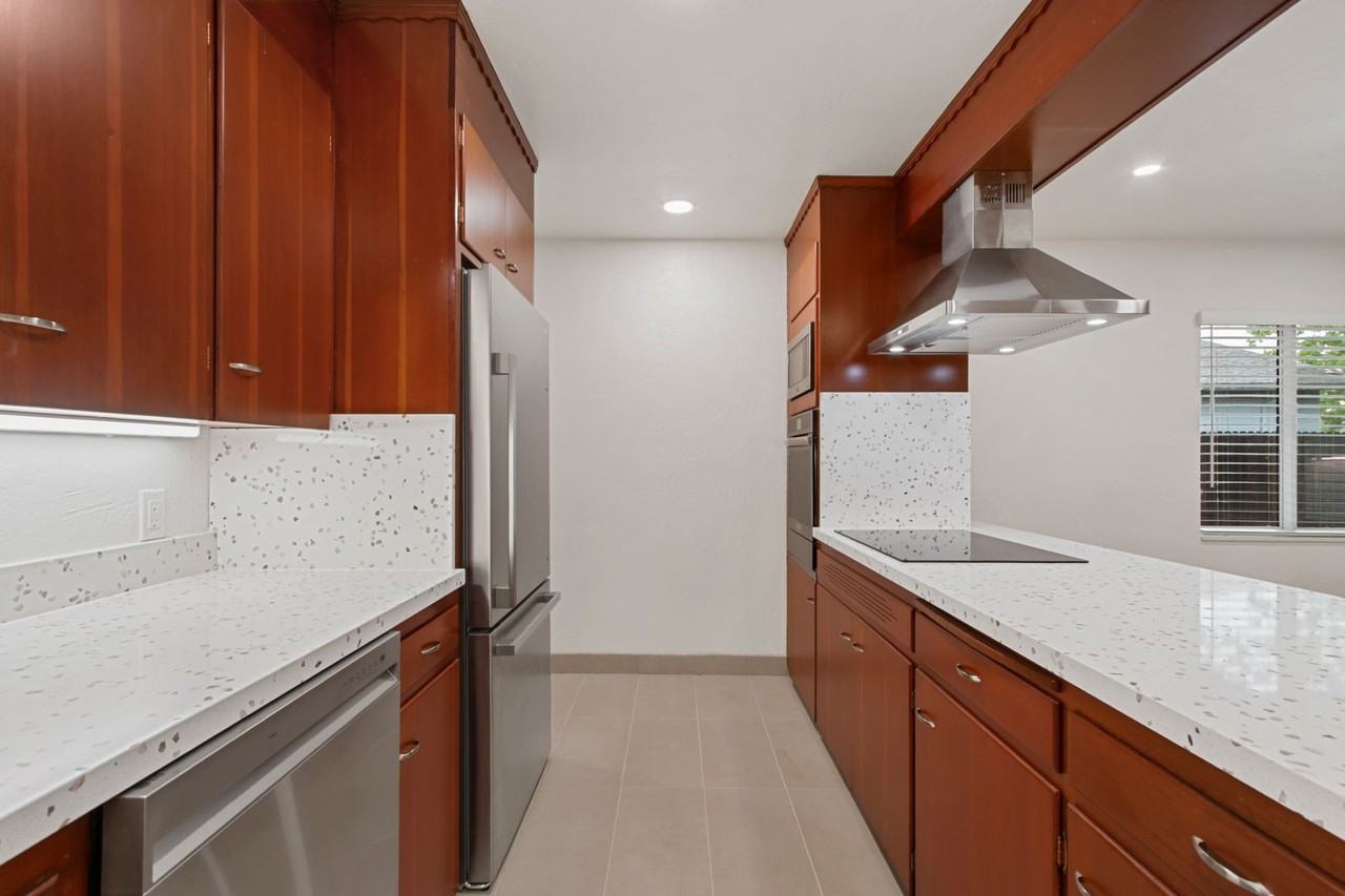 1307 Sequoia Pl - Photo 7 of 44