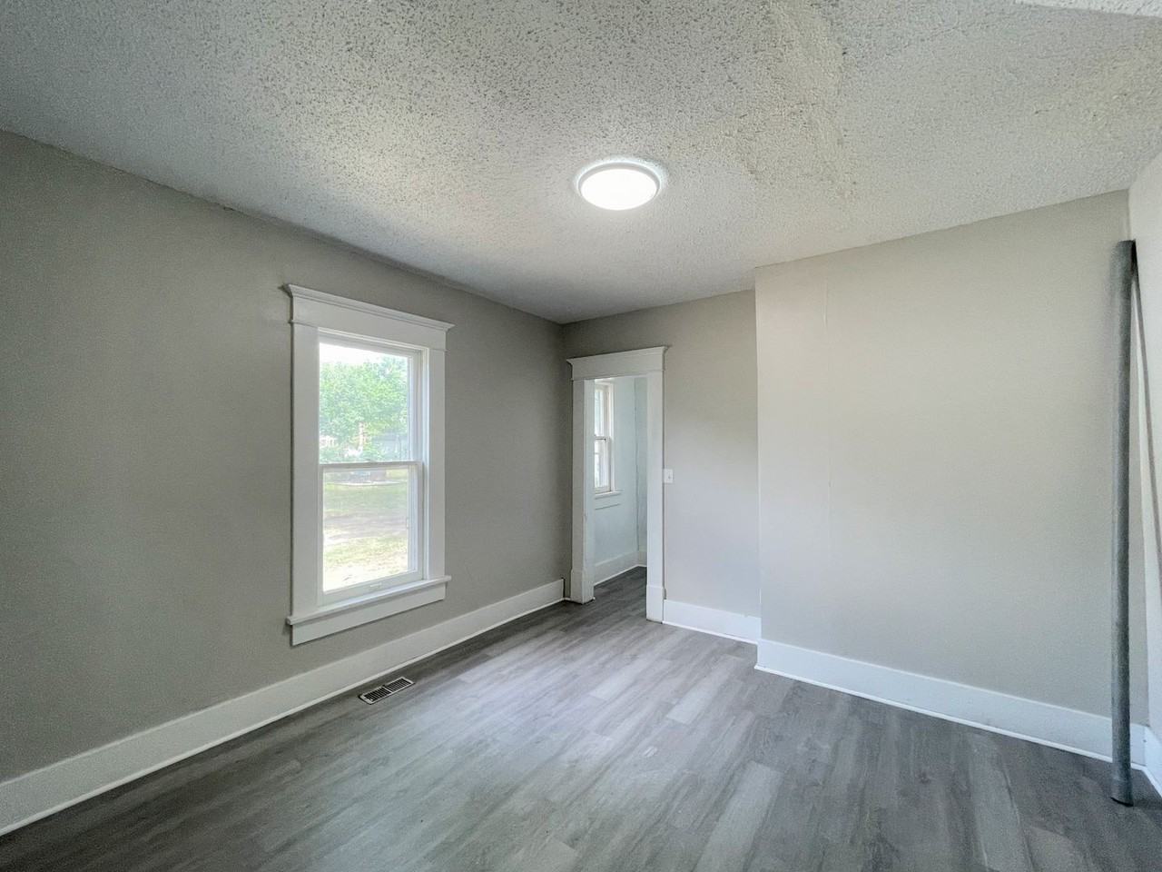 414 E 8th Ave - Photo 7 of 20