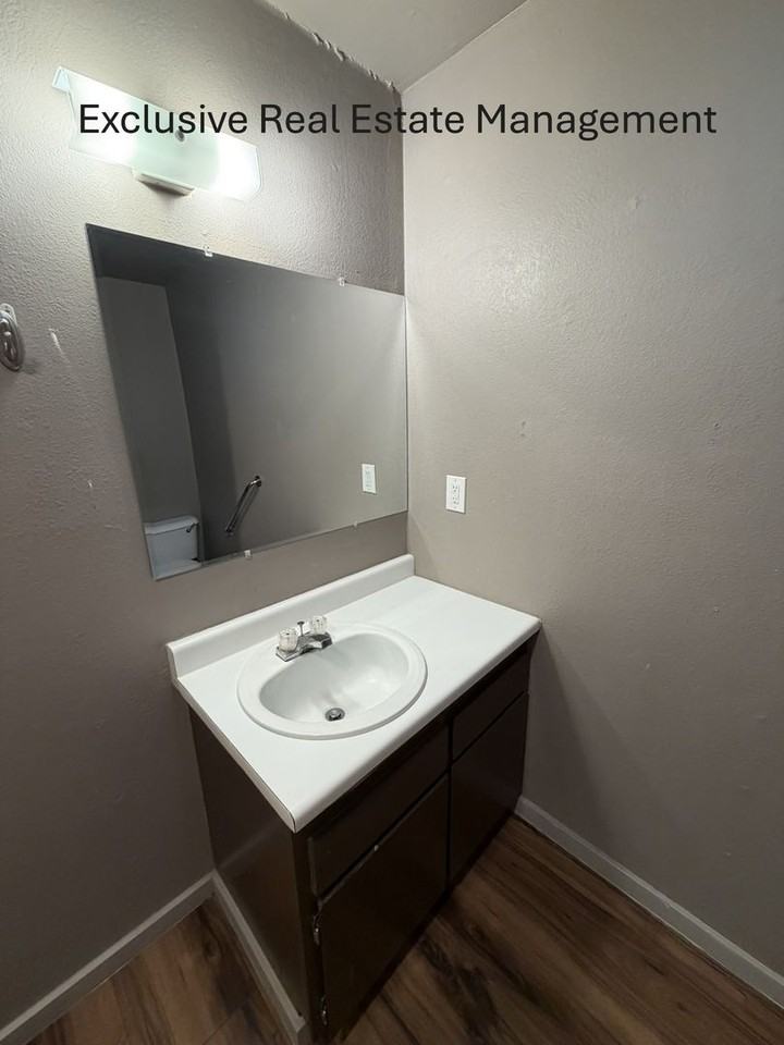 608 Riverside Dr - Photo 2 of 8