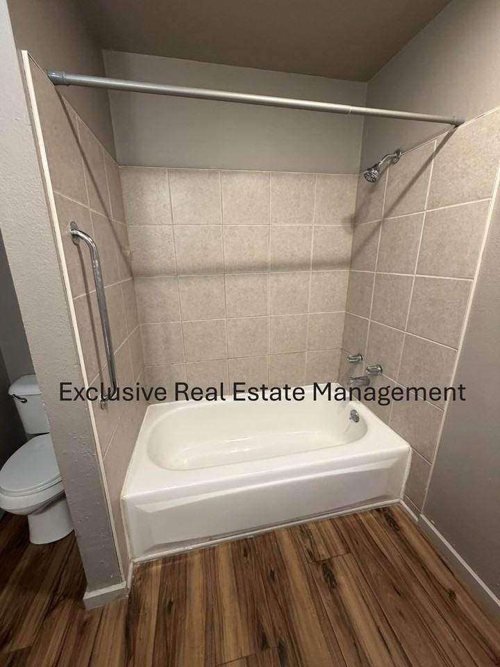 608 Riverside Dr - Photo 3 of 8