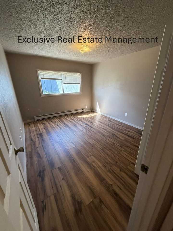 608 Riverside Dr - Photo 4 of 8