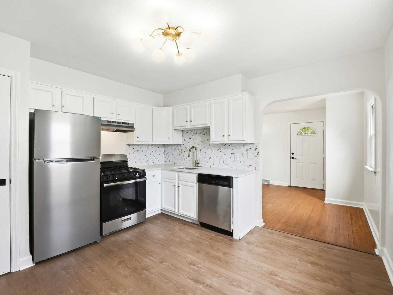 120 Webster Ave - Photo 3 of 25